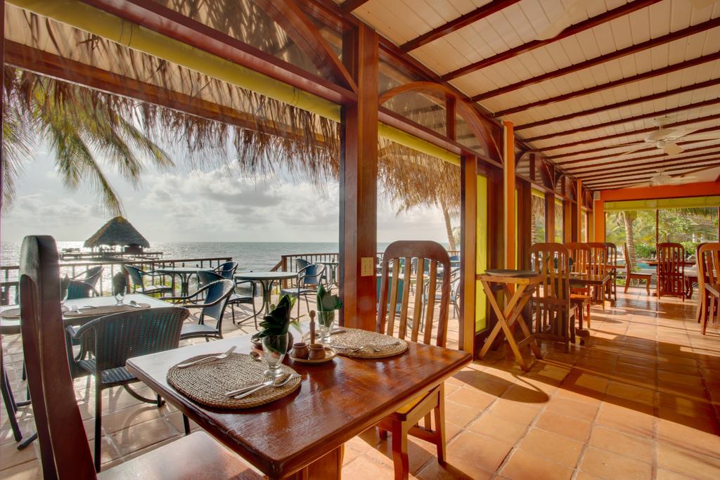 Robert'S Grove Beach Resort Placencia Restaurante foto